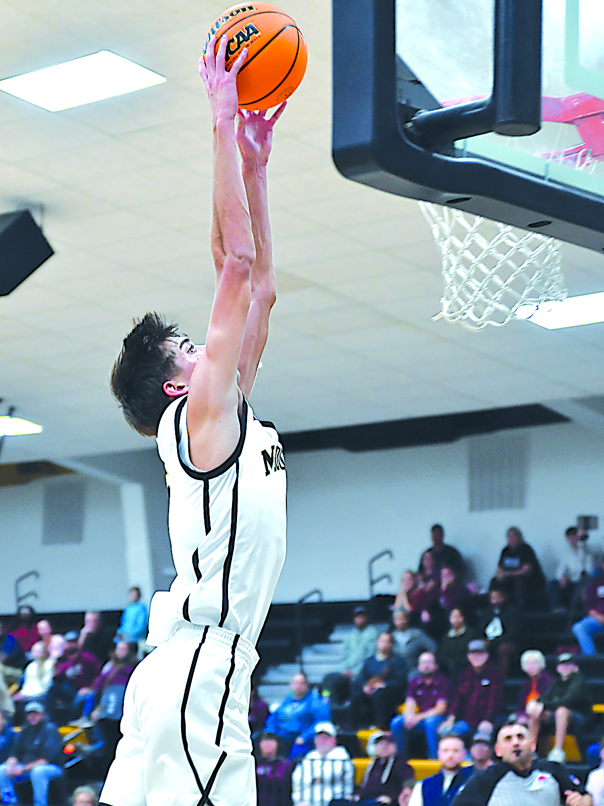 CHARISSA COOPER PHOTO MOUNDS JUNIOR AUSTIN JONES, shown here dunking against Kellyville last week, led the Golden Eagles in scoring Friday night against Stroud with 16 points.