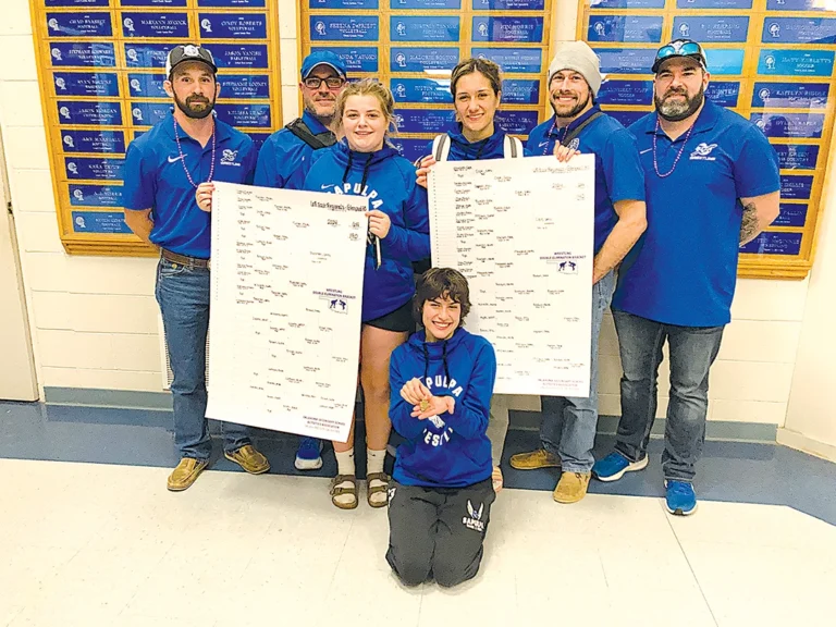 JOHN TRANCHINA
SAPULPA STATE QUALIFIERS Seniors Kassandra Buckner, Elizabeth Cope and Destinee
Miller pose along with the Chieftain coaching staff after qualifying for the state tournament.