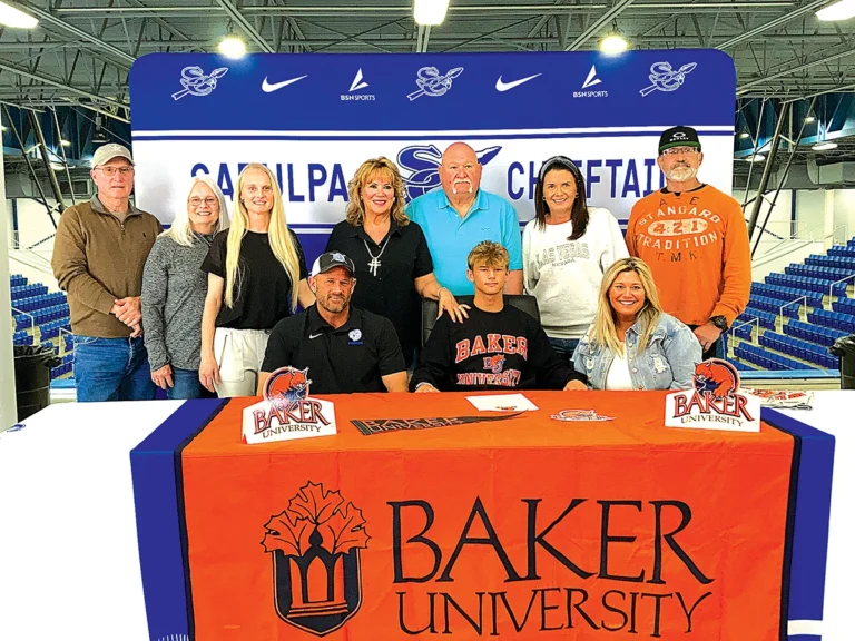 JOHN TRANCHINA PHOTOS
CAVIN PEPER sits with his extended family after signing with Baker University at the Chieftain
Center on Thursday.