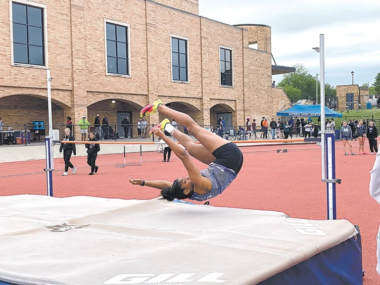 JOHN TRANCHINA PHOTOS
SAPULPA SENIOR TYLA HEARD finished fourth in the high jump with a personal-best leap of
5-feet-0 Thursday afternoon at Booker T. Washington.