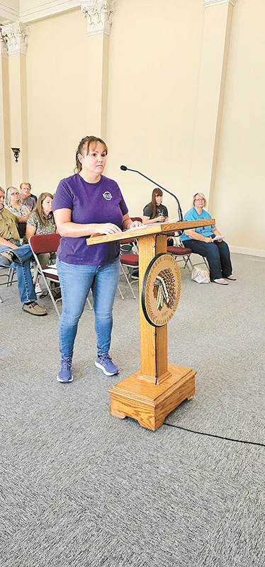 CHARLES BETZLER PHOTO MELANIE WHITESELL, resident, addresses the board with her concerns