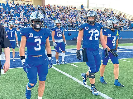 CAPTAINS COME OUT TO PLAY Sapulpa captains before the coin toss. From left to right:
Julian Vess (1), Logan Hicks (3), Isaac Shelton (52), Beau Redwood (72) and Dakota Chaney
(4).