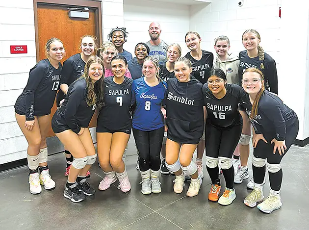 SUBMITTED PHOTOS
SAPULPA VOLLEYBALL were all smiles after pulling out back-to-back clutch 2-1 victories on
Saturday over good teams at the Claremore Classic Tournament. Sapulpa went 4-3 over the two
day event and is now ranked No. 15 in Class 5A.