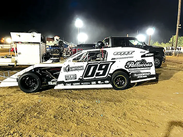 LISA HODGES PHOTOS
TANNER TOMASI competes in the ModIfied Class at Creek County Speedway.