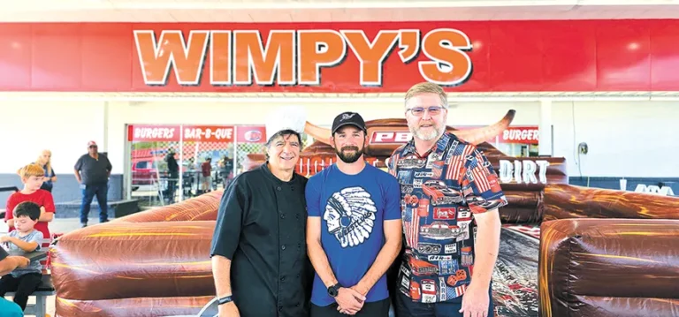 CHARLES BETZLER PHOTOS
MIKE NAIFEH, owner of Wimpy’s Sandwich Shoppe (left), Sapulpa wrestling coach Cody Fuller
(center) and Jeff Schwickerath smile for the camera.