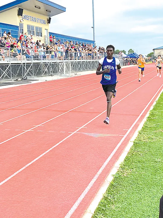 JOHN TRANCHINA PHOTOS WILLIAM CASTLEBERRY, shown here at the Sapulpa Invitational on Aug. 31, finished third on the squad and 115th overall in Arkansas.