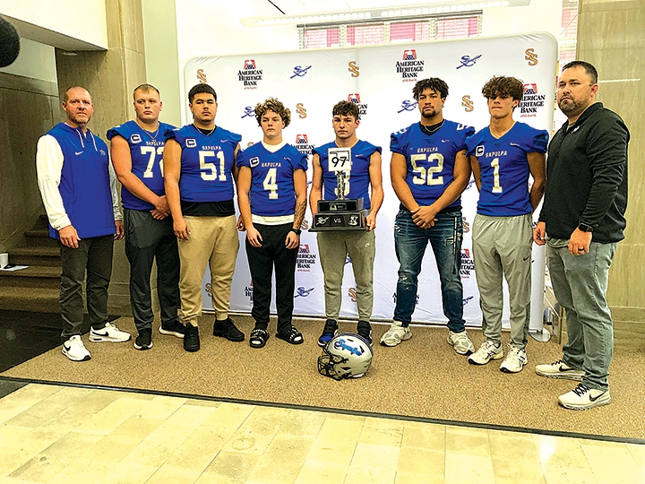 JOHN TRANCHINA PHOTOS
CHIEFTAINS READY FOR SAND SPRINGS Sapulpa football is preparing to face their rivals on
Friday night. From left to right: Athletic Director Michael Rose, seniors Beau Redwood (72),
Jameson Roland (51), Dakota Chaney (4), Logan Hicks (holding trophy), Isaac Shelton (52),
Julian Vess (1) and coach Tim Holt.