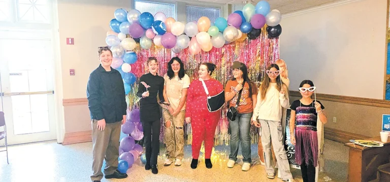 CHARLES BETZLER PHOTOS
TEEN VOLUNTEERS at the library, from left to right: John Babcock, Addie Protam, Camara
Deshazer, Kayden Quinnely, Natalie Medellin, Jacy Reynolds and Kaylee Reynolds.