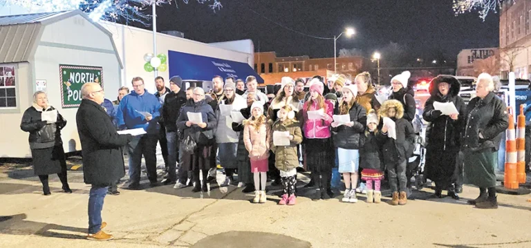 CHARLES BETZLER PHOTO
The Church of God on Frankoma Road Choir sings Christmas carols and hymns for Christmas
Chute goers.